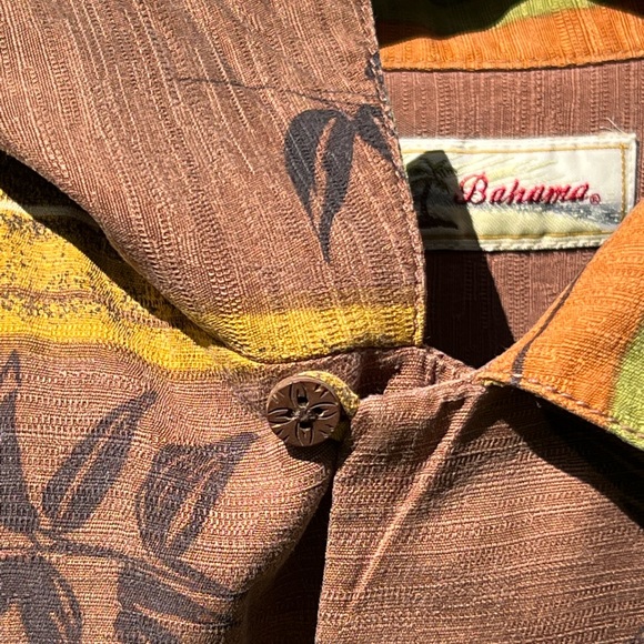 Tommy Bahama Hawaiian Print Button Up Silk Shirt Size Medium - Picture 6 of 8